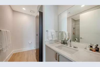 540 N Tamiami Trail #701, Sarasota, FL 34236 - Photo 18