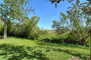 1262 Grantham Dr, Sarasota, FL 34234 - Photo 36