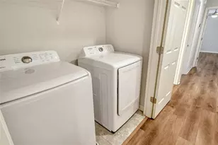 1262 Grantham Dr, Sarasota, FL 34234 - Photo 32