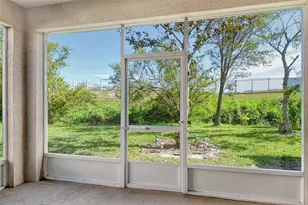 1262 Grantham Dr, Sarasota, FL 34234 - Photo 6