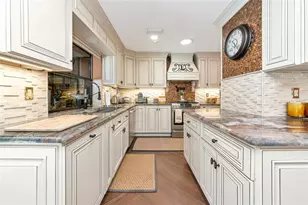 6976 Country Lakes Cir, Sarasota, FL 34243 - Photo 12