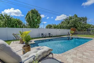 6717 Roxbury Dr, Sarasota, FL 34231 - Photo 36