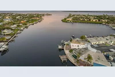 34 Seaside Court, Holmes Beach, FL 34217 - Photo 8