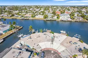 34 Seaside Ct, Holmes Beach, FL 34217 - Photo 10