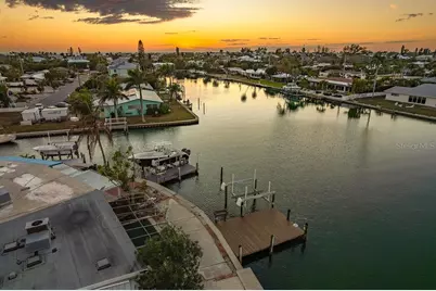 34 Seaside Court, Holmes Beach, FL 34217 - Photo 4