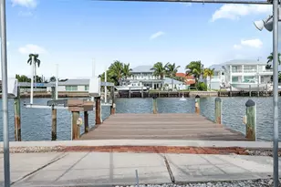 34 Seaside Ct, Holmes Beach, FL 34217 - Photo 2