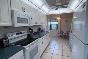 19 Whispering Sands Dr, Sarasota, FL 34242 - Photo 6