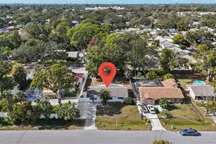 4848 Camphor Ave, Sarasota, FL 34231 - Photo 2