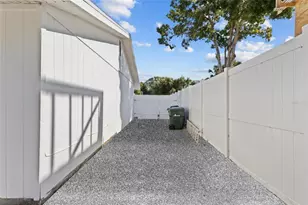 4848 Camphor Ave, Sarasota, FL 34231 - Photo 8