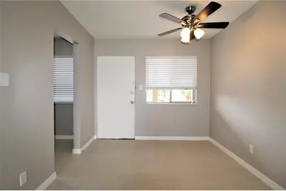 3001 Bee Ridge Road #217, Sarasota, FL 34239 - Photo 4