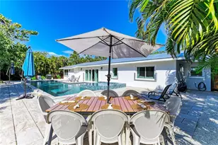 115 Los Cedros Dr, Anna Maria, FL 34216 - Photo 6