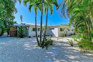 115 Los Cedros Dr, Anna Maria, FL 34216 - Photo 28