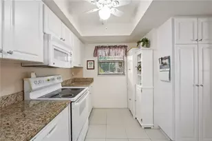 2756 Clubhouse Dr, Sarasota, FL 34232 - Photo 12