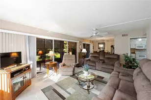 2756 Clubhouse Dr, Sarasota, FL 34232 - Photo 8