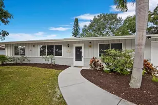 2417 Parson Ln, Sarasota, FL 34239 - Photo 4
