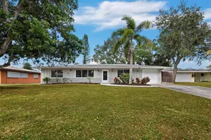 2417 Parson Ln, Sarasota, FL 34239 - Photo 2