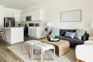 4092 Gold Dust Ln, Sarasota, FL 34243 - Photo 4