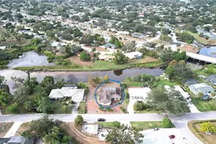 3016 Tanglewood Dr, Sarasota, FL 34239 - Photo 16