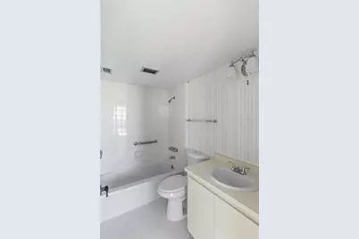 4485 Gulf Of Mexico Drive #402, Longboat Key, FL 34228 - Photo 8