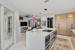 6427 Moorings Point Cir, Lakewood Ranch, FL 34202 - Photo 10