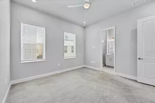 2340 Lindstrom St, Sarasota, FL 34237 - Photo 16