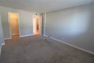 2700 Coconut Bay Ln, Sarasota, FL 34237 - Photo 6