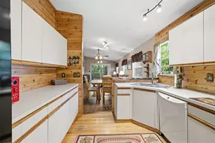 331 Bearded Oaks Cir, Sarasota, FL 34232 - Photo 8