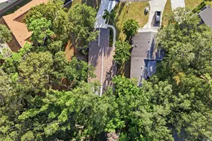 331 Bearded Oaks Cir, Sarasota, FL 34232 - Photo 32