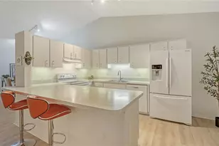 4716 Oak Forest Dr W, Sarasota, FL 34231 - Photo 4