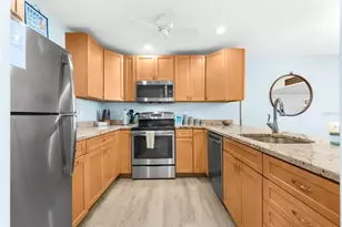 102 68th St, Holmes Beach, FL 34217 - Photo 16