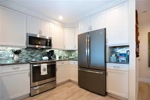 1200 E Peppertree Ln, Sarasota, FL 34242 - Photo 10