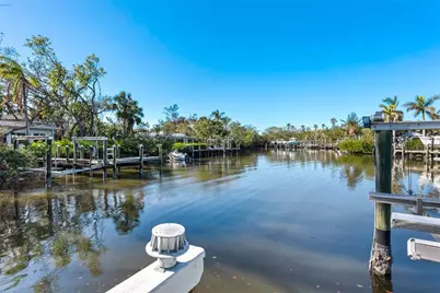 1221 S Basin Lane, Sarasota, FL 34242 - Photo 2