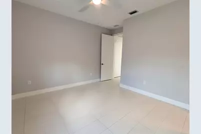 7744 Sandhill Lake Drive, Sarasota, FL 34241 - Photo 18