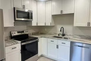 1697 Brookhouse Cir, Sarasota, FL 34231 - Photo 8