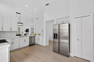 7739 Whitebridge Glen, University Park, FL 34201 - Photo 4