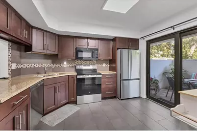3332 Thornwood Road #3332, Sarasota, FL 34231 - Photo 2