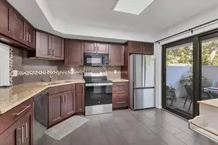 3332 Thornwood Rd, Sarasota, FL 34231 - Photo 2
