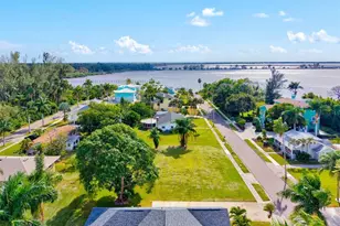 511 84th St NW, Bradenton, FL 34209 - Photo 1