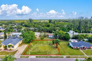 511 84th St NW, Bradenton, FL 34209 - Photo 1