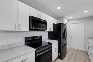 2057 Linwood Dr, Sarasota, FL 34232 - Photo 14