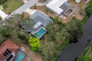 2426 River Ridge Dr, Sarasota, FL 34239 - Photo 2