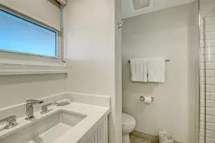 225 Sands Point Rd, Longboat Key, FL 34228 - Photo 20