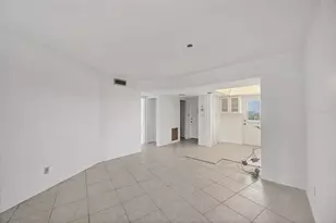 2110 Benjamin Franklin Dr, Sarasota, FL 34236 - Photo 20