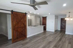 1013 W Peppertree Dr, Sarasota, FL 34242 - Photo 4