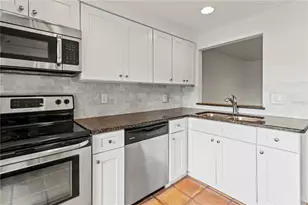 2375 Lakeside Mews, Sarasota, FL 34235 - Photo 10