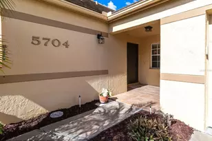 5704 34th Ct W, Bradenton, FL 34210 - Photo 4