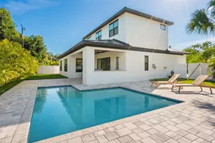 2303 Loma Linda St, Sarasota, FL 34239 - Photo 4