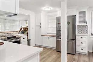 4105 Rockefeller Ave, Sarasota, FL 34231 - Photo 2