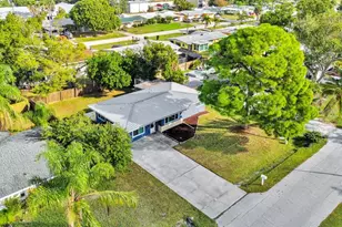 2127 Lee Ln, Sarasota, FL 34231 - Photo 38