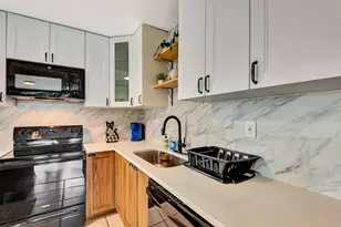 2127 Lee Ln, Sarasota, FL 34231 - Photo 16